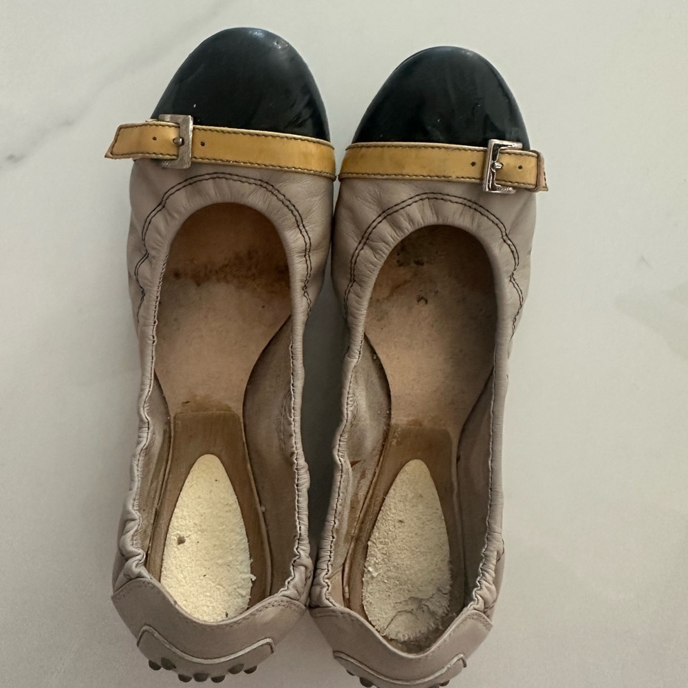 Tod's Women's Beige Leather Flats